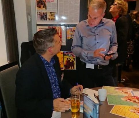 Lars Carlsson signerade sin bok under kvällen.